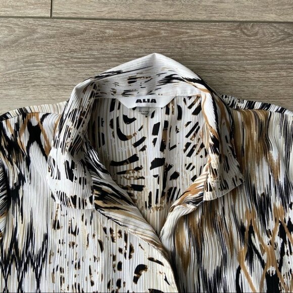 Alia Animal Print Button Down  Blouse - Picture 5 of 14